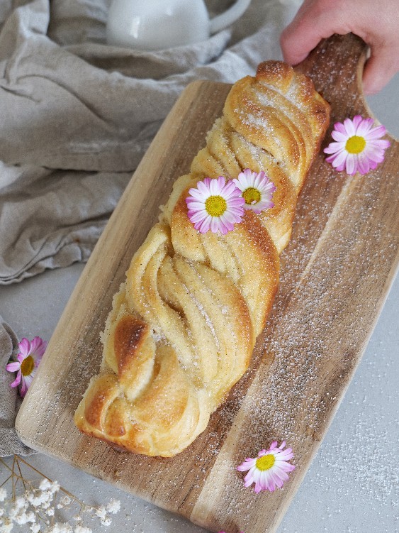 Joghurt Vanille Hefezopf