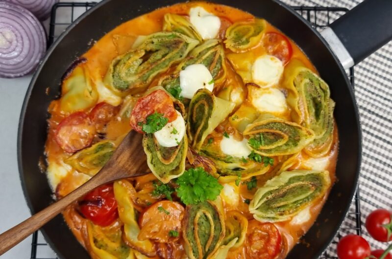 Maultaschenpfännle im Tomate-Mozzarella-Look