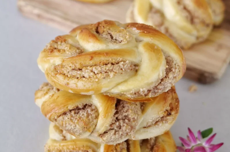 Hefeblümchen mit Nussfüllung