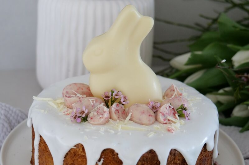 Rübli-Weiße-Schokolade Törtchen hübsch dekoriert mit Hase Rübli-Weiße-Schokolade Törtchen hübsch dekoriert mit Hase