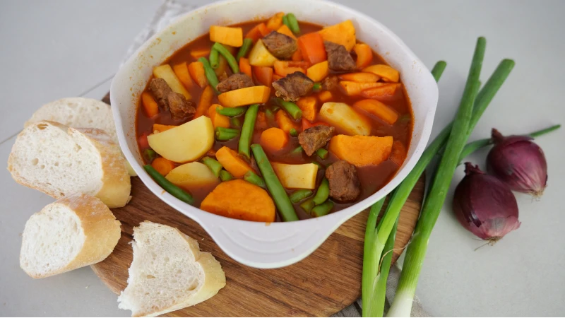 Sommer Gulasch mit Gemüse