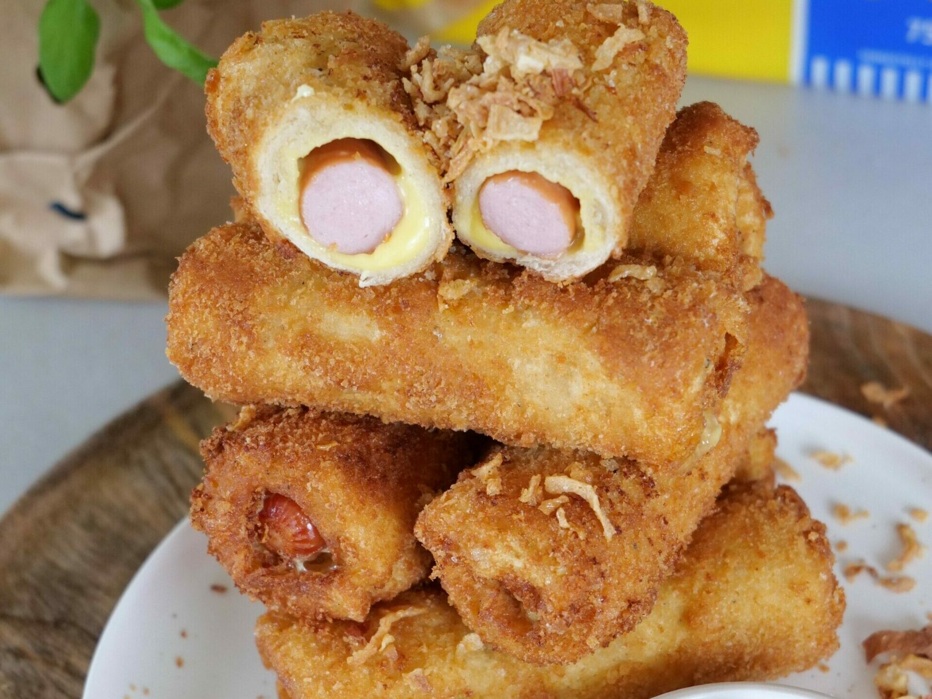 Toastdogs mit Röstzwiebel-Dip ein toller Snack