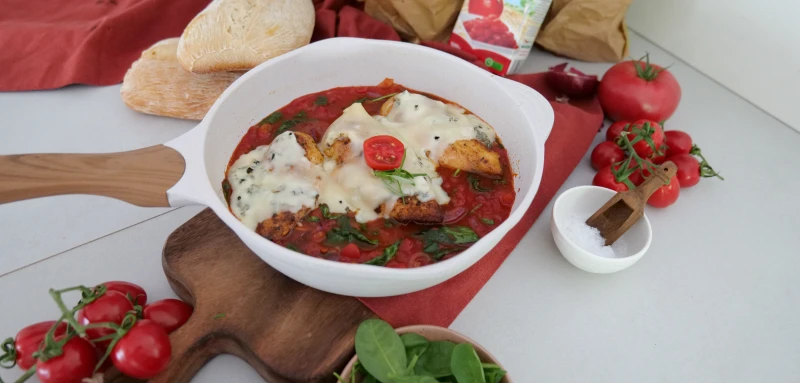 Marinierte Hähnchenbrustfilets mit Spinat und Gorgonzola überbacken