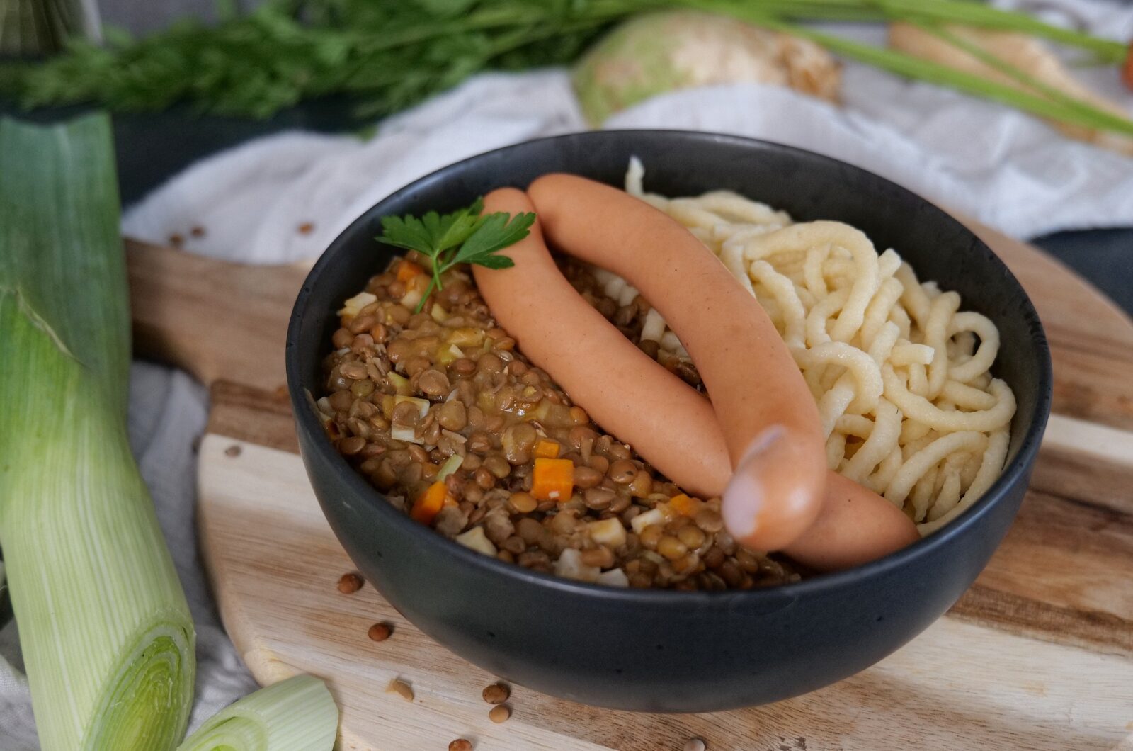 Linsen mit Spätzle und Wiener Würstchen schwäbische Art