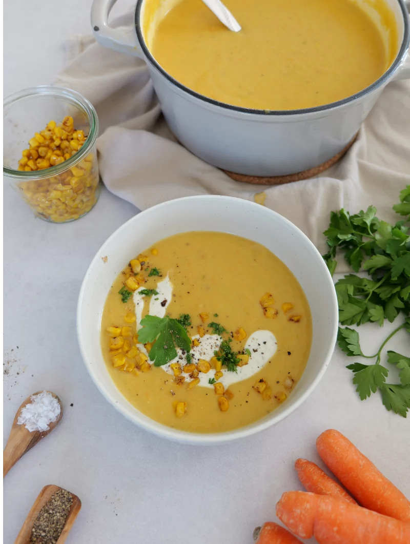 Kartoffel-Gemüsesuppe mit geröstetem Mais