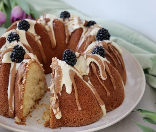 Kokos-weißer-Mandelkuchen