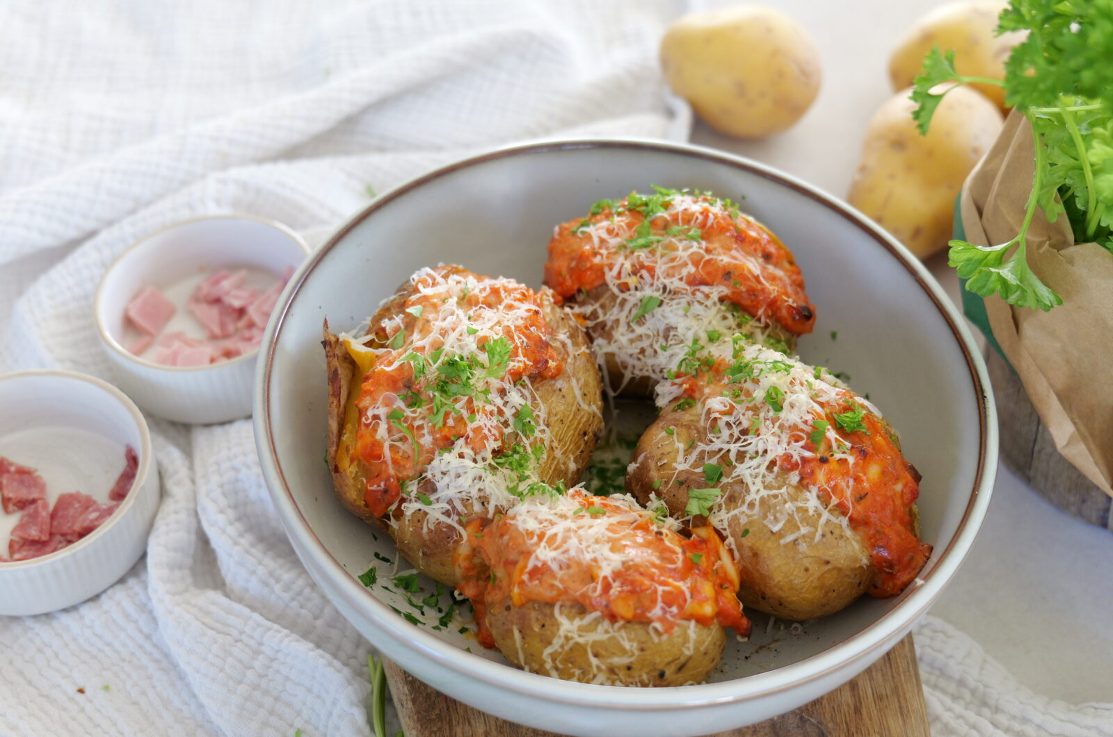 Ofenkartoffeln im Pizzastyle überbacken