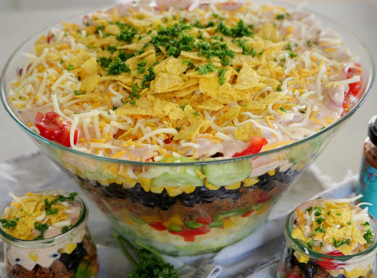 Mexikanischer Nudel-Schichtsalat