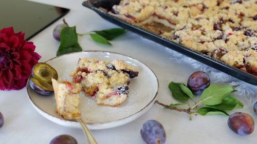 Zwetschgenkuchen vom Blech mit Streuseln