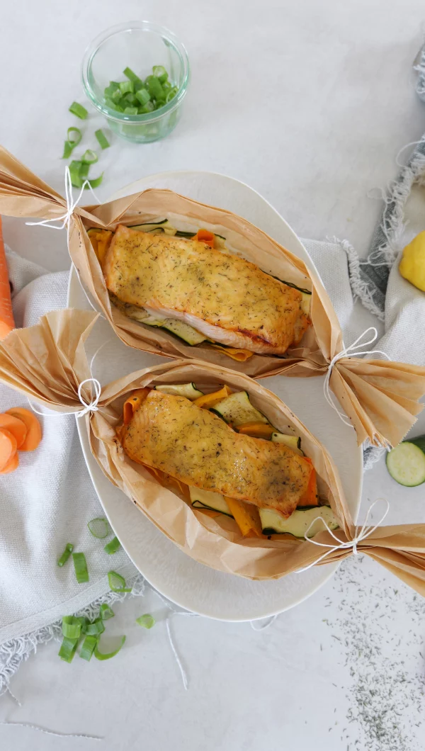 Lachsschiffchen mit Honig-Senf-Glasur, Kürbis und Zucchini