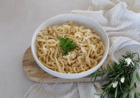 Hausgemachte Spätzle – einfach, traditionell & unglaublich lecker