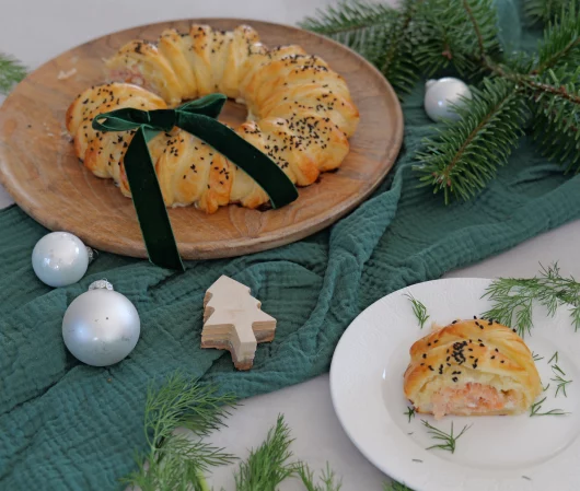 Blätterteigkranz mit Räucherlachs & Frischkäse