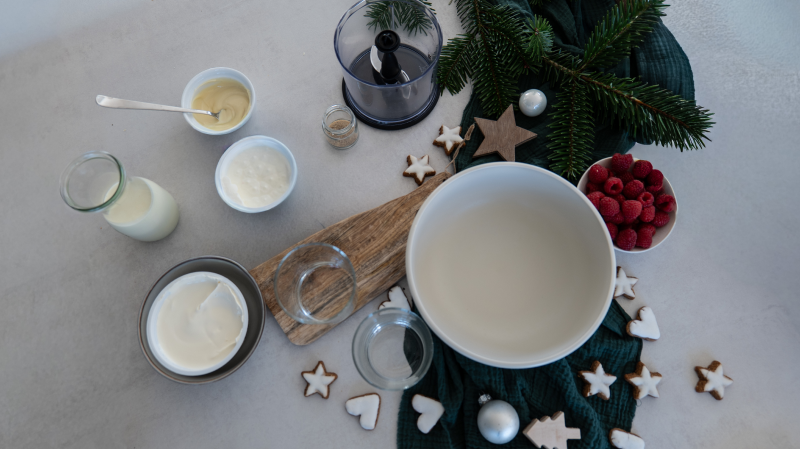 Himbeer-Zimtsterne-Dessert-mit-weisser-schokolade