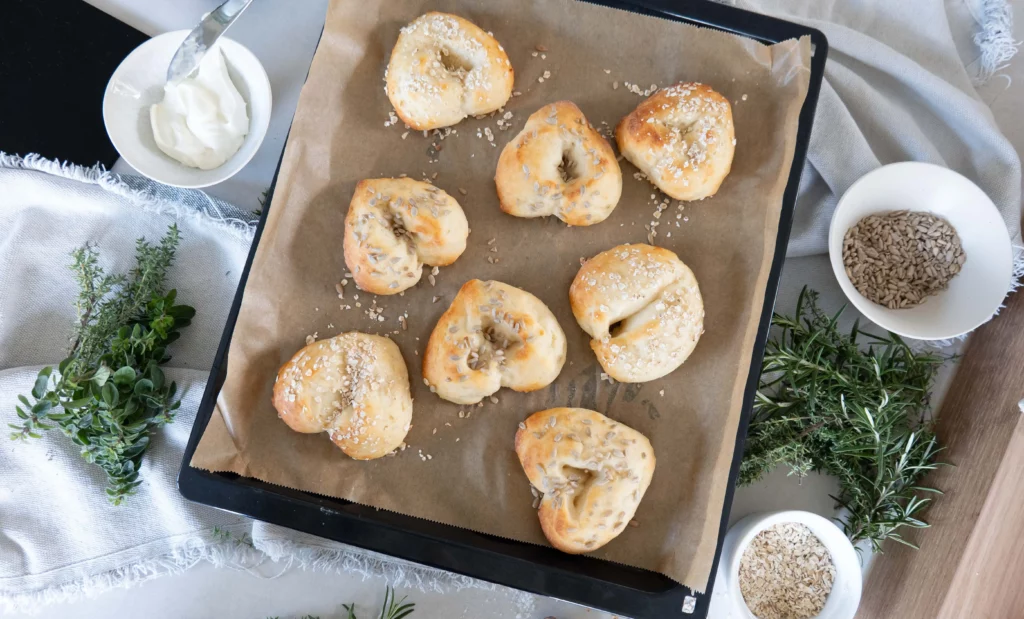 Schnelle Quarkbrötchen in Herzform
