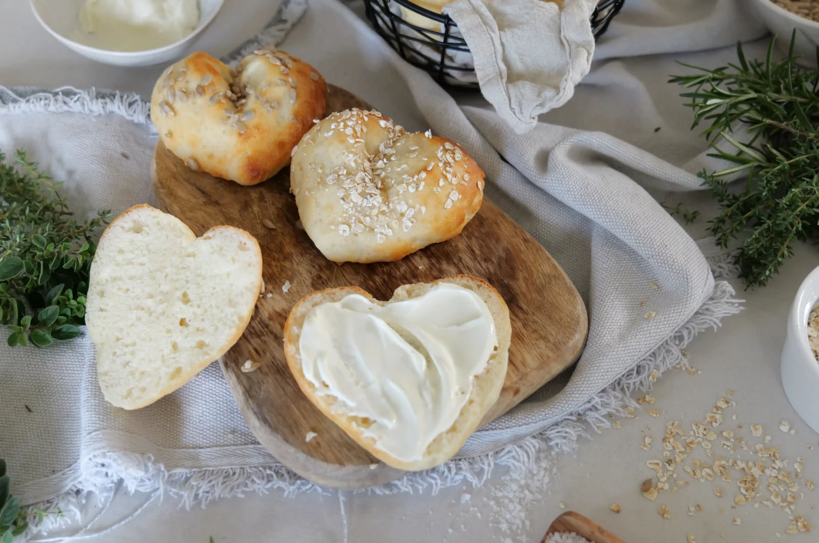 Schnelle Quarkbrötchen in Herzform